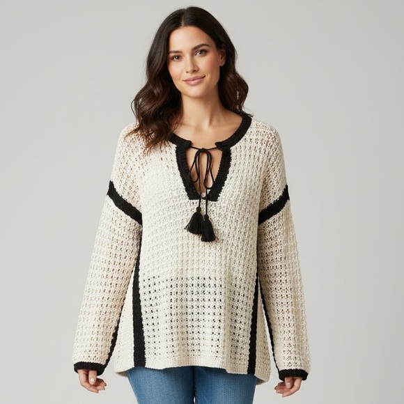 greige Sweaters - Greige Cable net cream and black sweater size small excellent condition